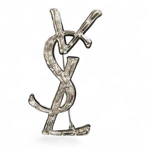 Fashion Jewelry Silver Tone Initial Brooch
Stylish brooch with iconic initials.